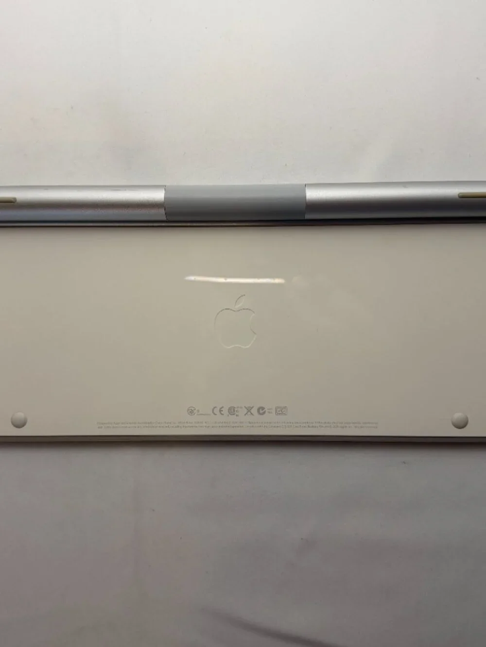 Apple Wireless Keyboard MC184LL/B Model #A1314 Silver White Box Tested Working